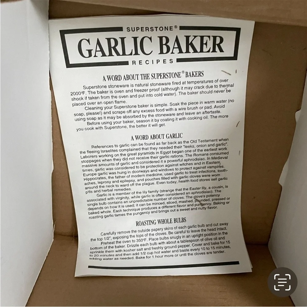 SASSAFRAS Superstone Vintage Garlic Baker by Sassafras 1993 Tan